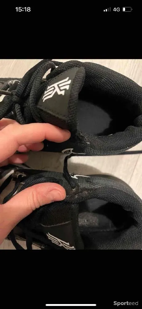 Chaussures de basket d'occasion Ajouté le : 23/05/2024