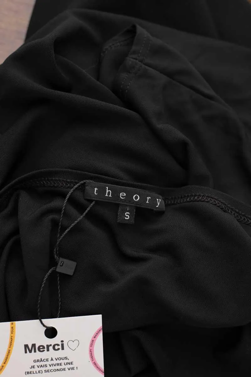 Robe noir Theory noir. Matière principale viscose. Taille 36.
